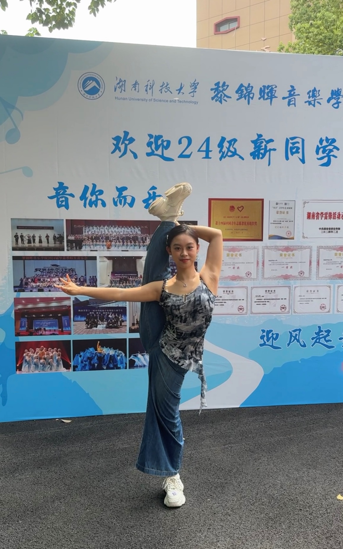 68dc3e3832694c6b99e344f6545e3a1e.png 68dc3e3832694c6b99e344f6545e3a1e.png